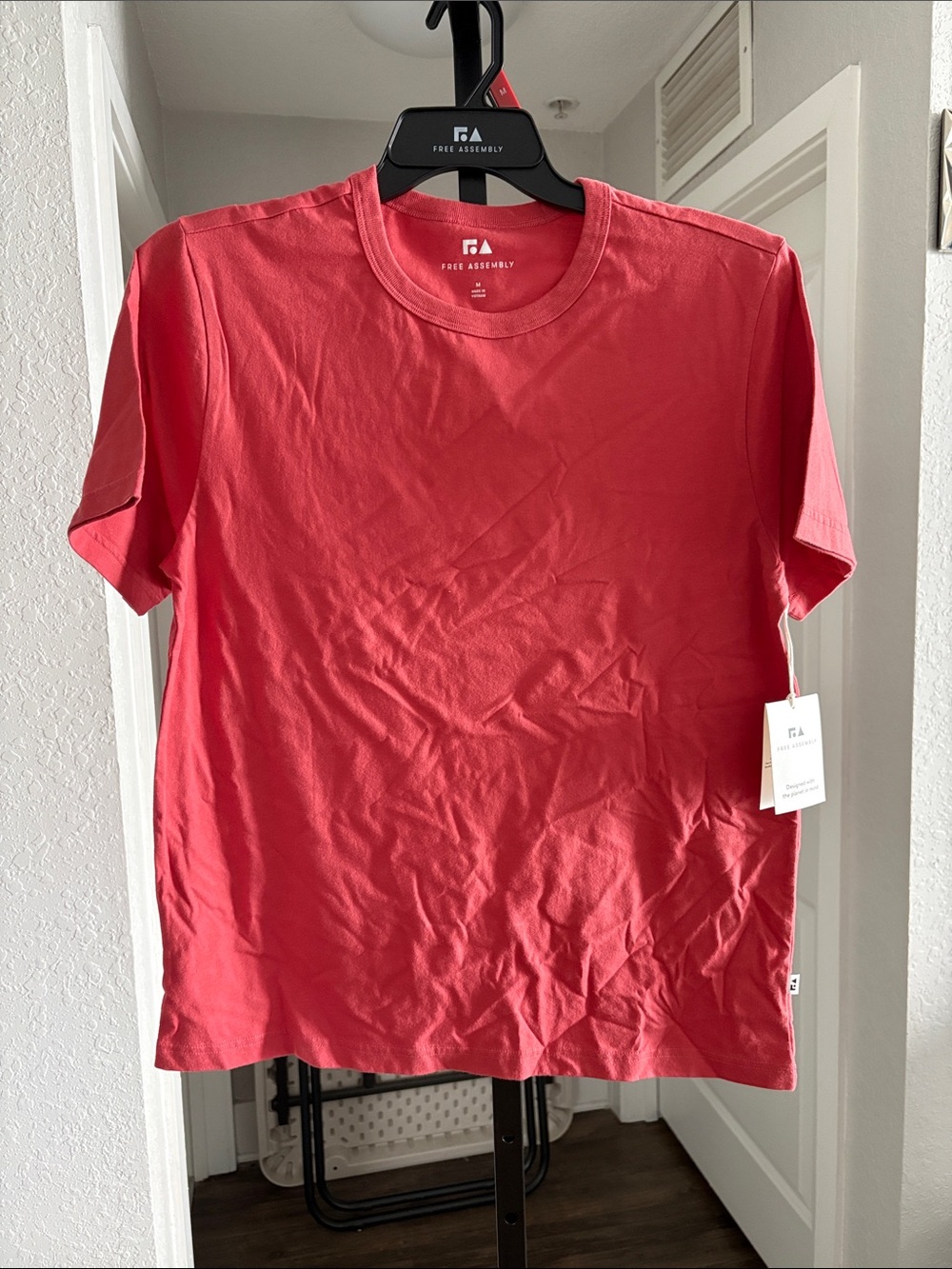 Free Assembly Men's Scarlet Crewneck Short Sleeve Tee Size M